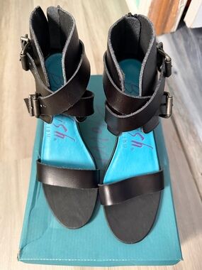 Blowfish Black Women's size 8 Back-Zip Sandals with Buckle